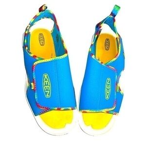 ▶️ KEEN ◀️ Unisex-Child Knotch River Sandals. Kids 7. ( could fit women)